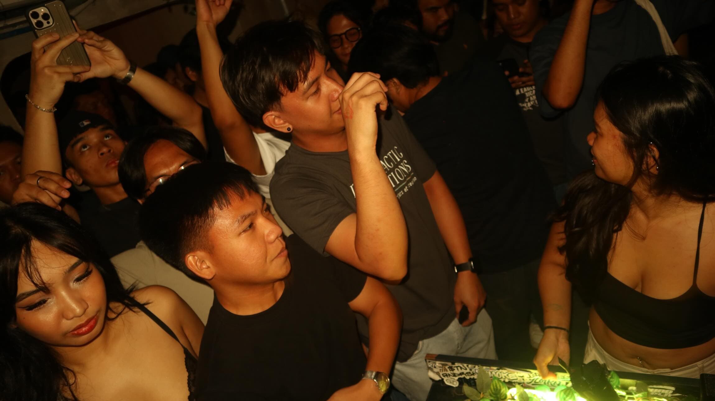 The floor at Piyestahan: Pre-Mayo Uno, Xin Chào · Poblacion, Makati